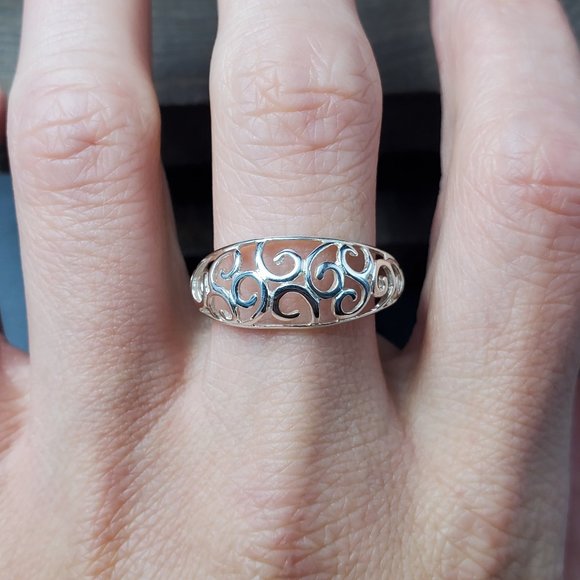 Size 10 Sterling Silver Cute Filigree Large Ring - Picture 1 of 6